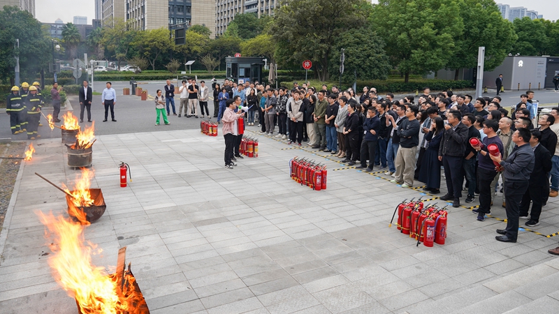 集團(tuán)組織開(kāi)展2024年消防安全專(zhuān)題培訓(xùn)講座及疏散逃生演練活動(dòng)